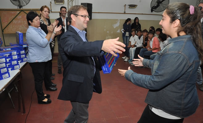 Entrega Netbooks Campana