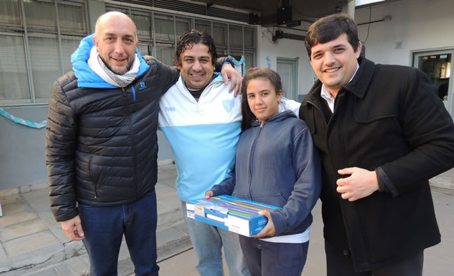 Torres entrega netbooks 2