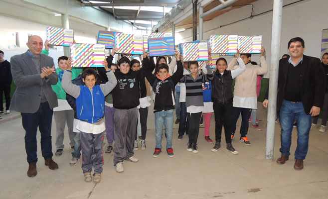 Torres entrega netbooks 6