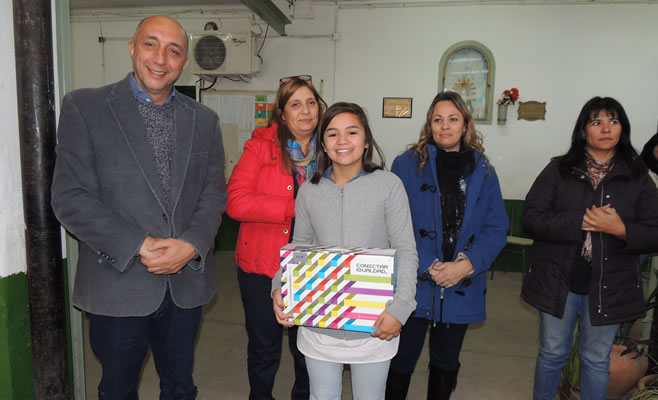 Torres entrega netbooks