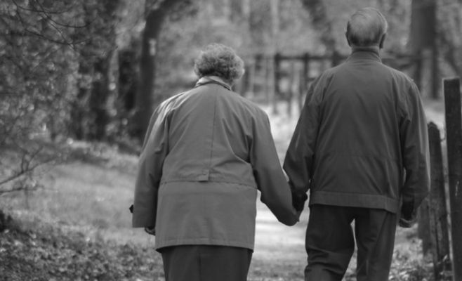 ancianos caminando