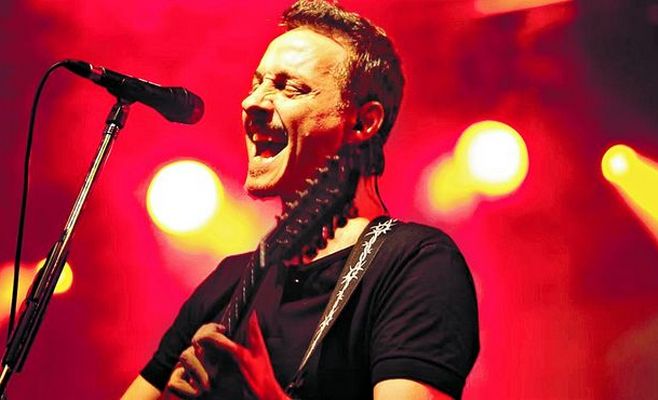 Pedro-Aznar-Spinetta-Plaza-Italia