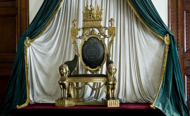 Trono