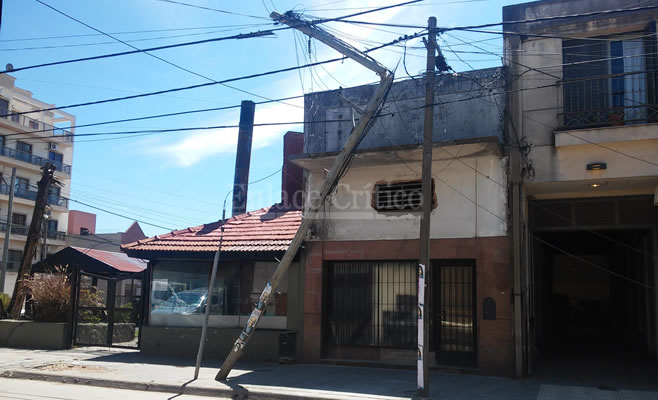 Poste Noya y Moreno