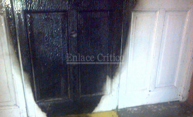Incendio Puerta Escuela 29 Zarate (2)