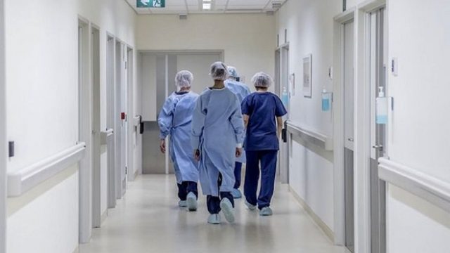 Covid-19: Se reportó la menor tasa de muertes desde el comienzo de la pandemia