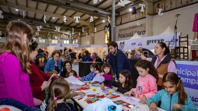 Con una gran convocatoria, comenzó la 4ª edición de la Feria del Libro de Campana
