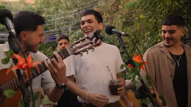 Campedrinos y Milo J sorprendieron con “La Taleñita” en FAlklore