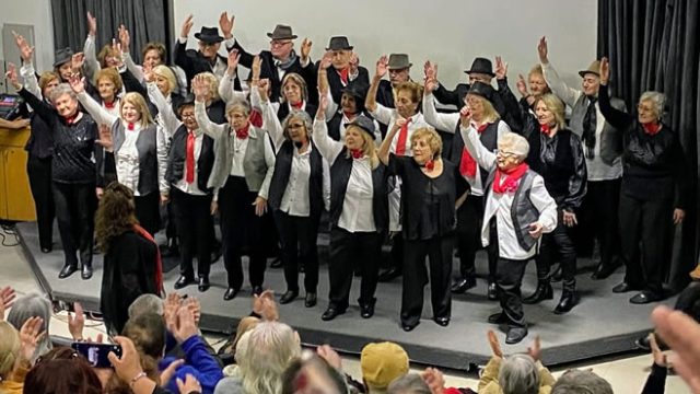 El coro "Honrando la Vida" en Canal 13