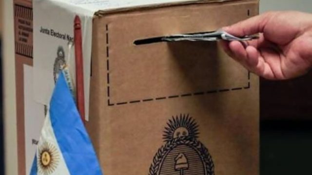 “Sólo con Democracia” por Guillermo Rivelis