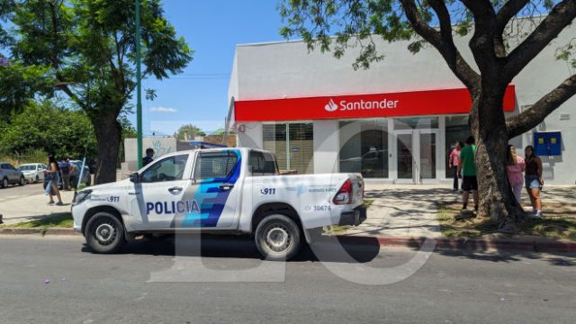 Delincuentes robaron en la sucursal del Banco Santander de Av. Lavalle