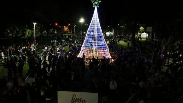 Gran participación familiar en el encendido del Árbol Navideño y la Noche de los Comercios de Lima