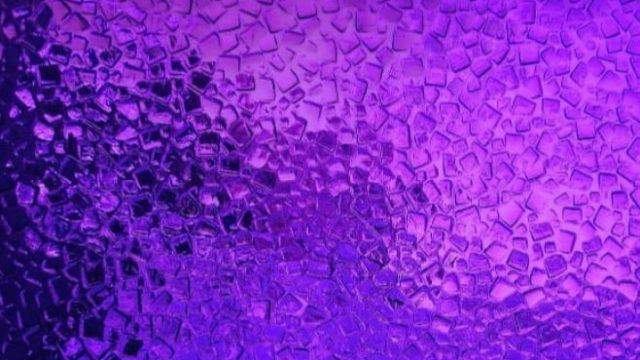 UN CUENTO: “HUMOR VIOLETA” por Guillermo Rivelis