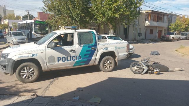 Zárate: chocaron un taxi y una moto en Sarmiento y Suipacha