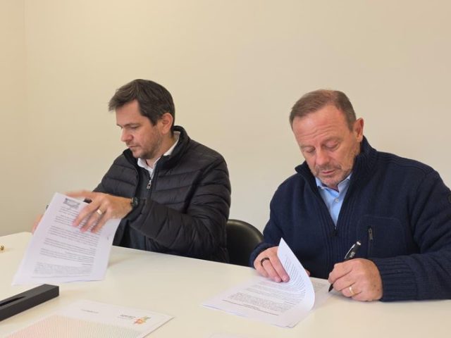Firma del convenio entre el Municipio de Zárate y Grupo Mirgor