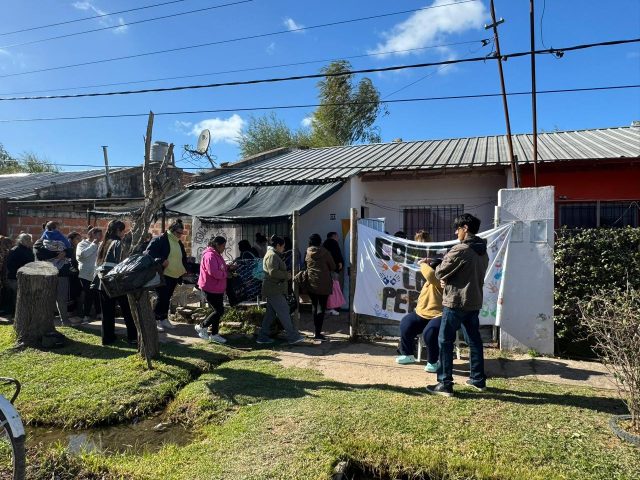 Entrega de abrigo del programa Zárate Abriga en Lima