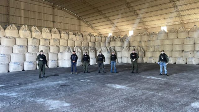 Secuestran 2.161 toneladas de carbonato de sodio en un operativo federal en San Nicolás