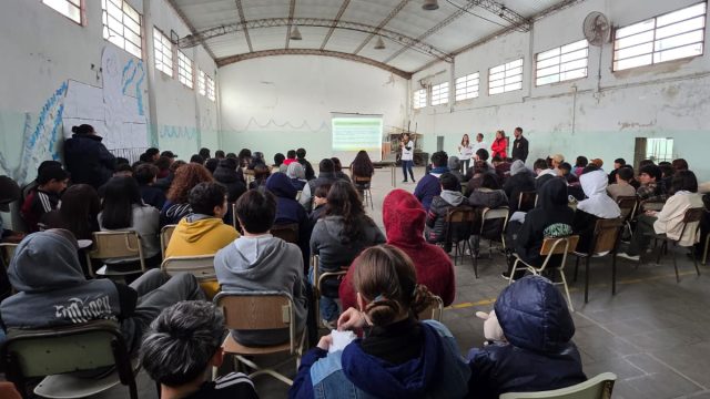 Zárate lanzó un programa de charlas en escuelas secundarias