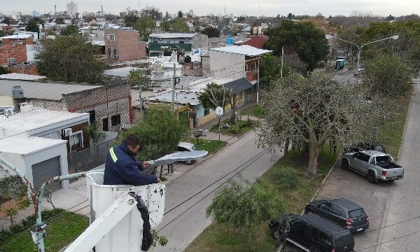 Comenzó el recambio de luminarias LED en un nuevo tramo de Avenida Anta