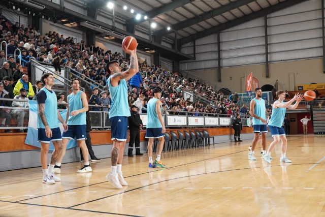 La Selección Argentina de Básquet entrenó ante una multitud en el Espacio DAM de Zárate