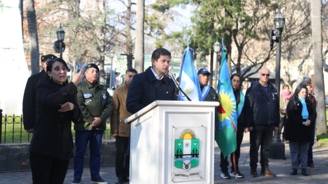 Matzkin encabezó el acto por el Día de la Independencia en Zárate