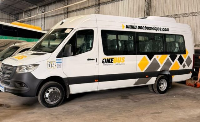 Unidad de ONE BUS que realizará el servicio entre Zárate y Buenos Aires