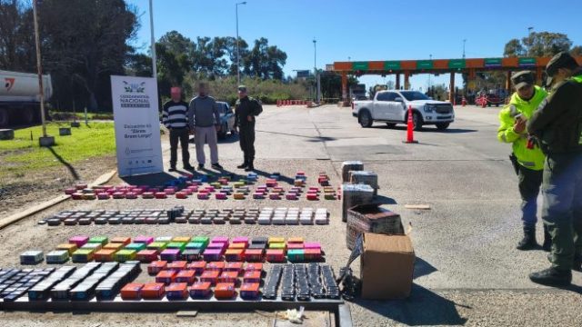 Detectaron resina de marihuana oculta en 560 cajas con vapeadores en Zárate