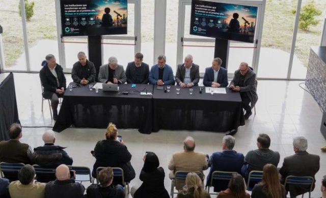Firma del convenio para crear el Polo Tecnológico CGC en Zárate