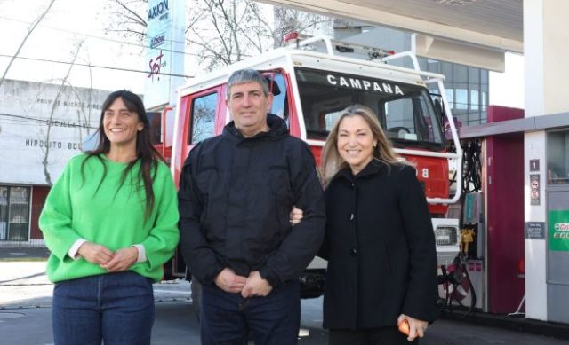 Entrega de la donación de combustible de AXION energy a Bomberos Voluntarios de Campana