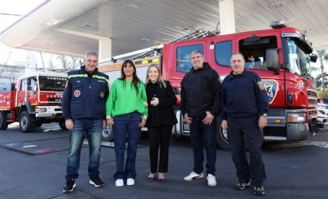 Entrega de la donación de combustible de AXION energy a Bomberos Voluntarios de Campana