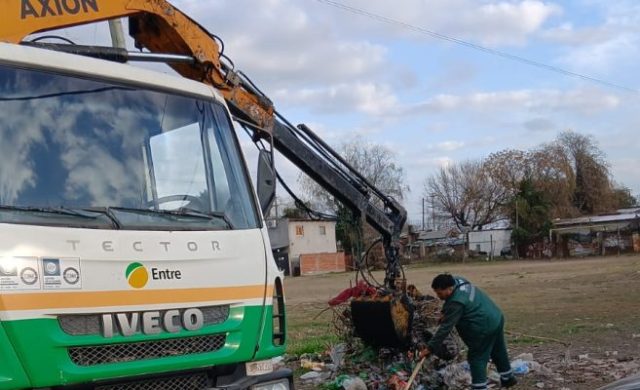 Operativo de limpieza y erradicación de microbasurales en Zárate