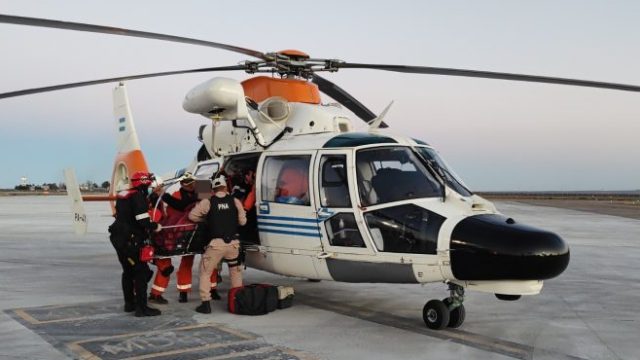 Prefectura aeroevacuó de urgencia a un tripulante de un buque pesquero