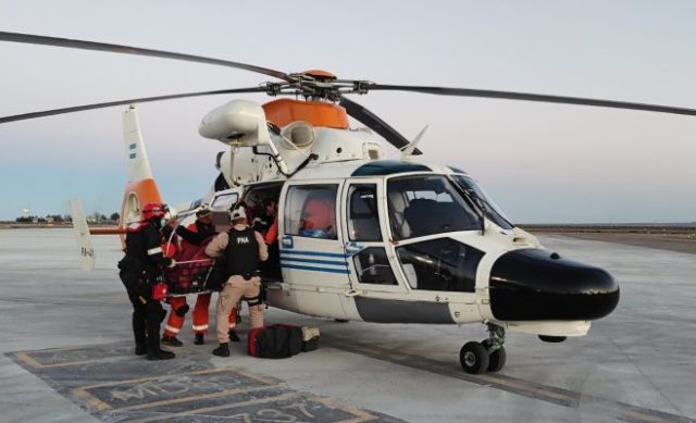 Prefectura aeroevacúa a tripulante del buque pesquero Magdalena
