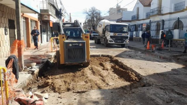 Obras de bacheo en Zárate: trabajos y cortes sobre calle Brown