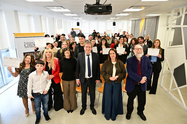 El CAZC encabezó la entrega de diplomas a 117 profesionales
