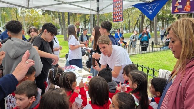 Zárate conmemoró el Día Nacional de las Personas Sordas con una jornada en Plaza Mitre