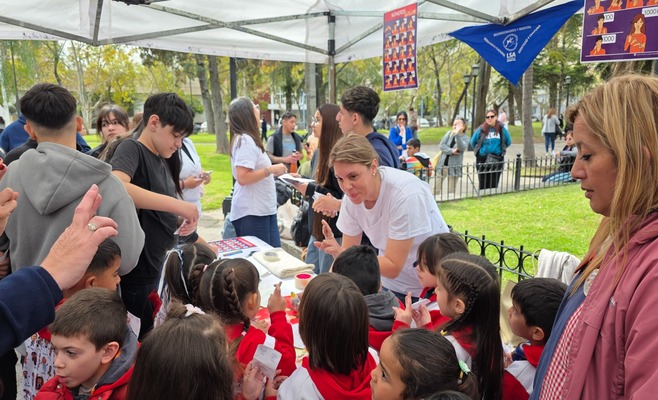 Zárate conmemoró el Día Nacional de las Personas Sordas con una jornada en Plaza Mitre