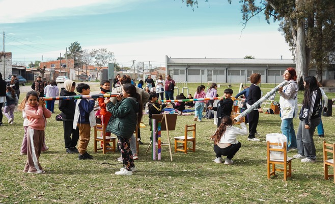 La Biblioteca en tu Plaza reunió a alumnos de escuelas y jardines de Zárate