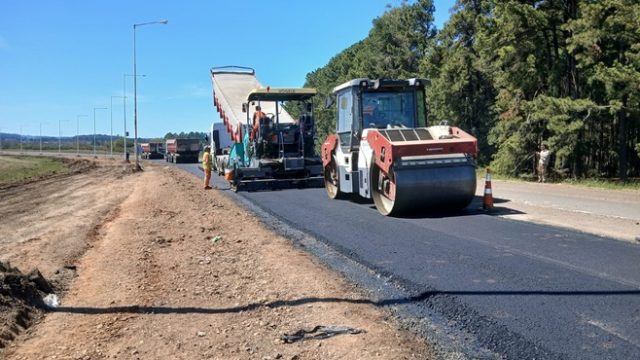 Avanzan las obras de reasfaltado y señalización en la Ruta Nacional A015
