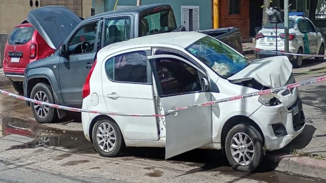 Grave choque sobre esquina muy transitada
