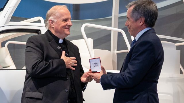 Toyota presentó a la Nunciatura Apostólica uno de los Papamóviles que serán utilizados durante la visita de León XIV a la Argentina