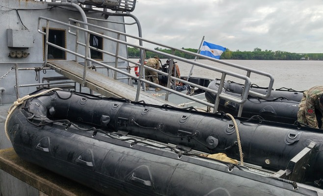 Despliegue de buques de la Armada Argentina desde la Base Naval Zárate hacia Corrientes ante posibles emergencias por el fenómeno El Niño
