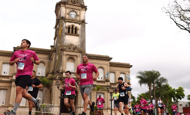 Miles de corredores participaron de la quinta edición de la carrera solidaria 10K AXION energy en Campana