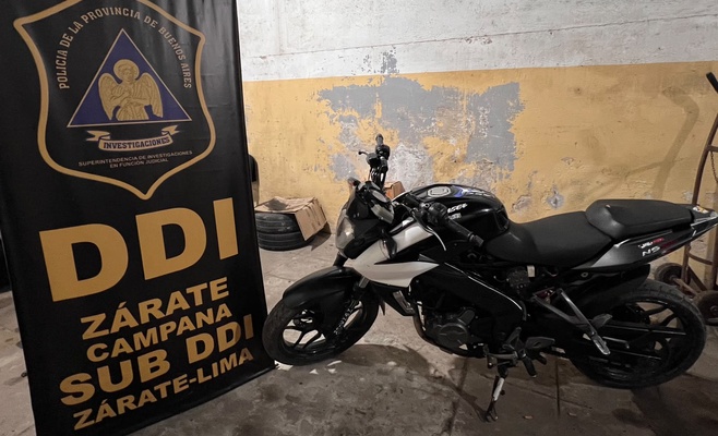 Motocicleta Bajaj Rouser secuestrada durante un allanamiento de la Sub DDI Zárate