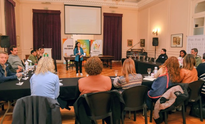Cuarta Mesa Intersectorial de Discapacidad realizada en el Palacio Municipal de Zárate con autoridades y representantes de instituciones