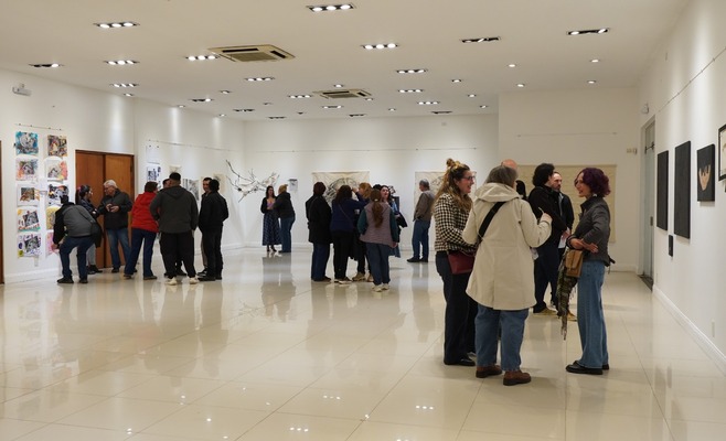 Muestra de arte Trino Ahogado de Matilde Trinidad en el Forum Cultural de Zárate