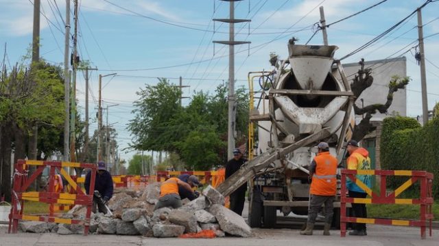 Zárate: realizan trabajos de bacheo y limpieza de zanjones en distintos barrios