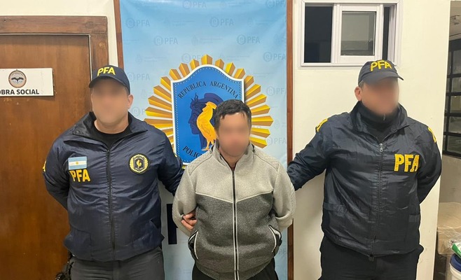 Operativo de la Policía Federal Argentina en Campana donde rescataron a una adolescente uruguaya buscada por Interpol