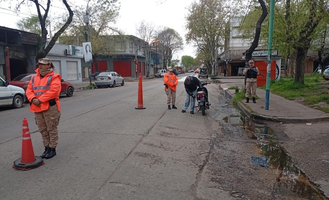 Efectivos de Prefectura Naval Argentina realizan operativos de seguridad y controles vehiculares en distintos puntos del país