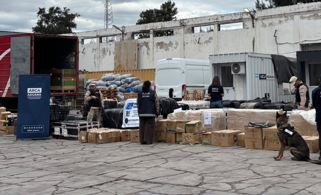 Mercadería y hojas de coca secuestradas por Prefectura durante un operativo en Santiago del Estero